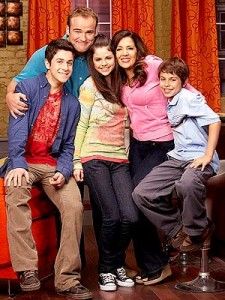 disney-tv-wizards-of-waverly-place-300nm051208.jpg